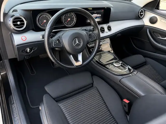 Mercedes-Benz E-Class view 9