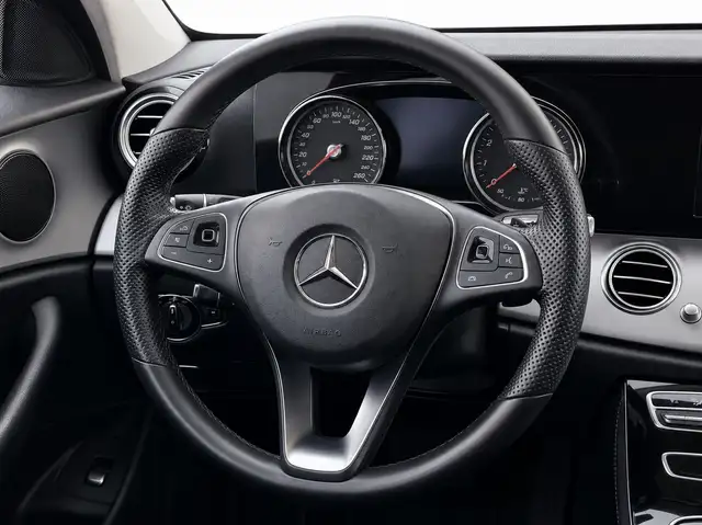 Mercedes-Benz E-Class view 13