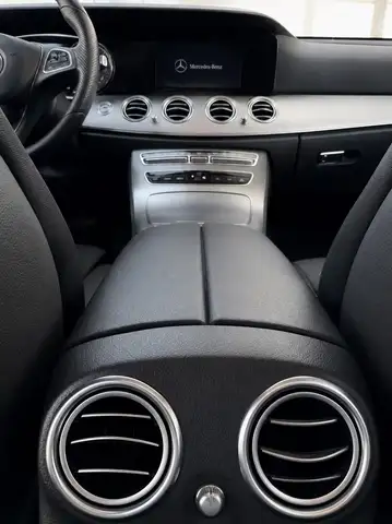 Mercedes-Benz E-Class view 12