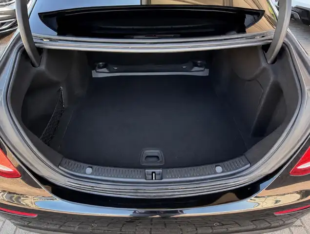 Mercedes-Benz E-Class view 23