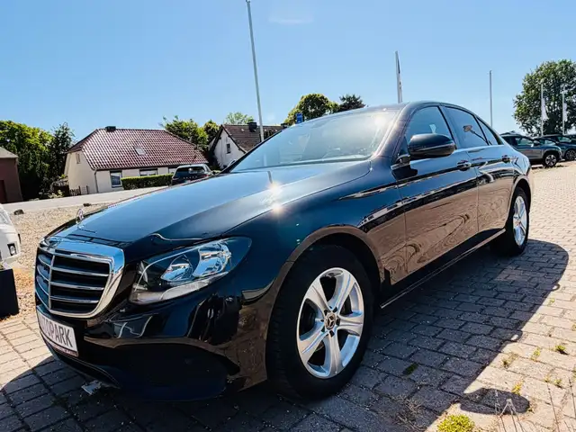 Mercedes-Benz E-Class view 3