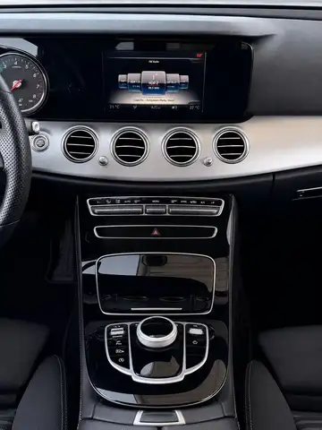 Mercedes-Benz E-Class view 14