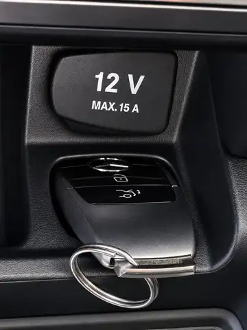 Mercedes-Benz E-Class view 21