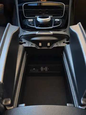Mercedes-Benz E-Class view 17