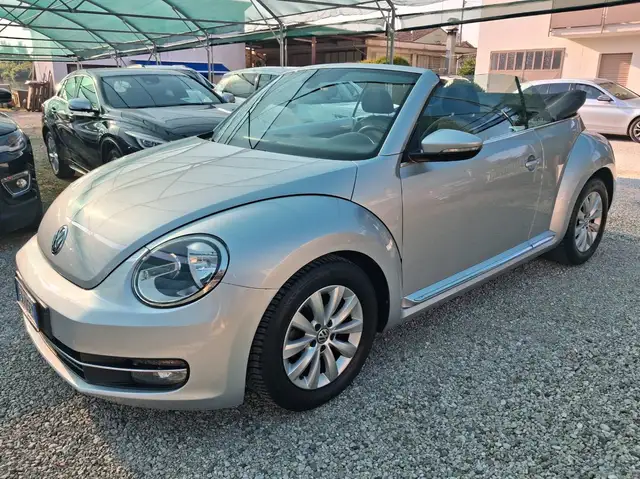 Volkswagen Maggiolino 1.6 tdi CABRIO Design 105cv