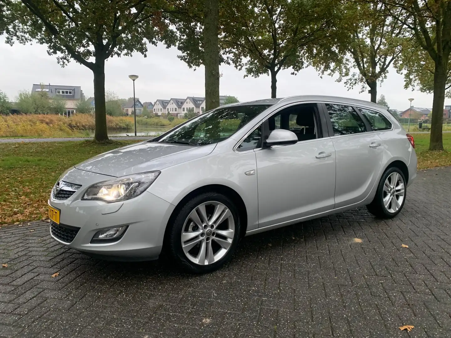Opel Astra Sports Tourer 1.4 Turbo Sport Grijs - 1