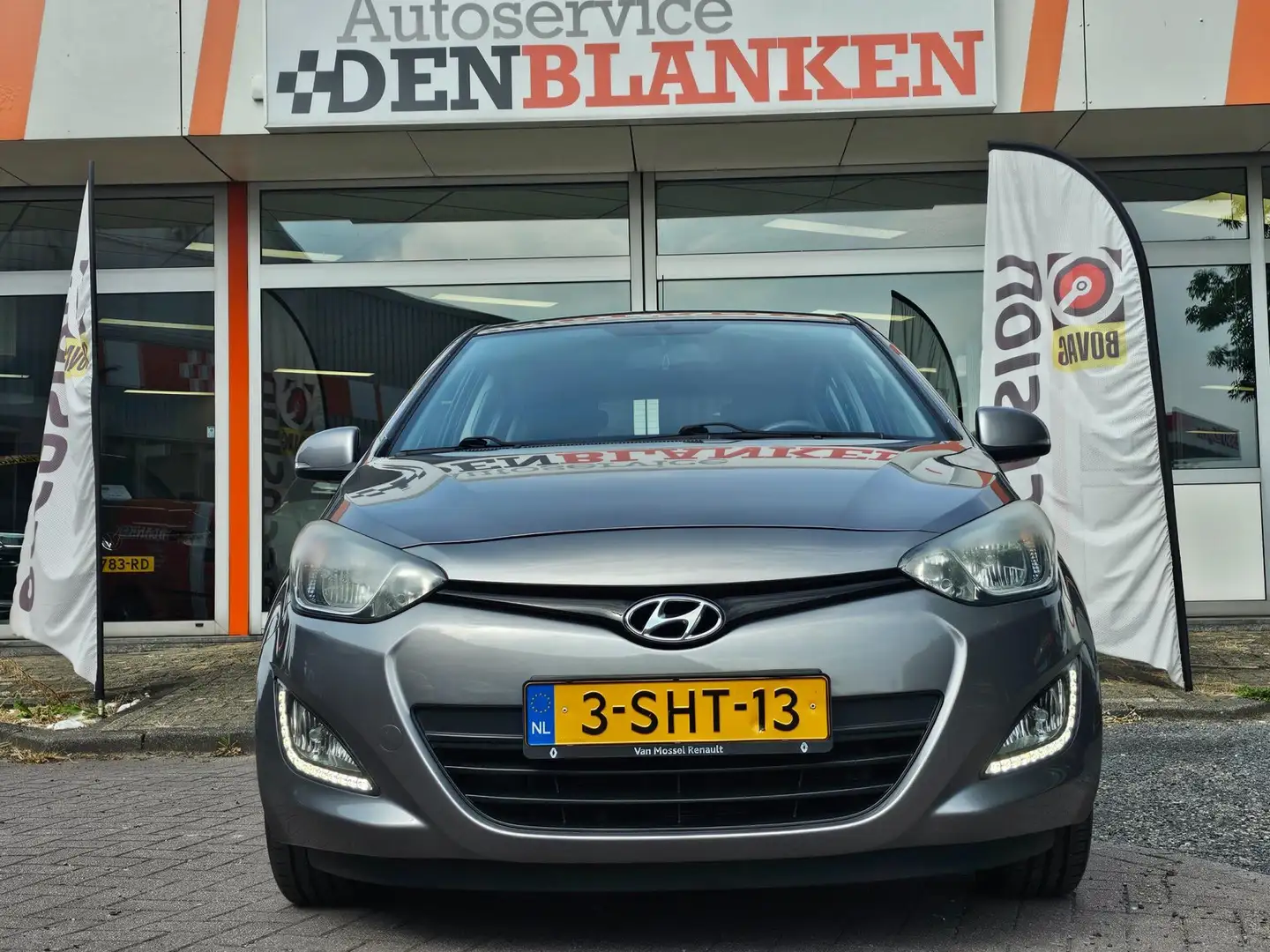 Hyundai i20 1.2i i-Deal 5drs BJ.2014 / Airco / Elektr. Pakket Grijs - 2