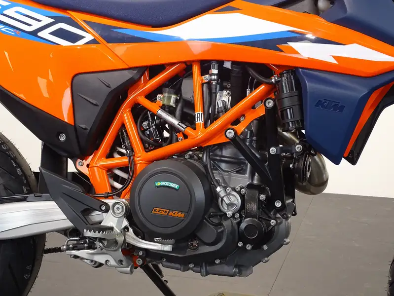 KTM 690 SMC R - foto 4