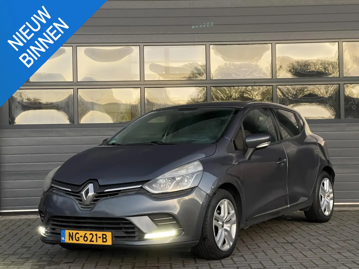 Renault Clio 0.9 TCE ZEN I AIRCONDITIONING I 5-DEURS I NAVIGATI Grijs - 1