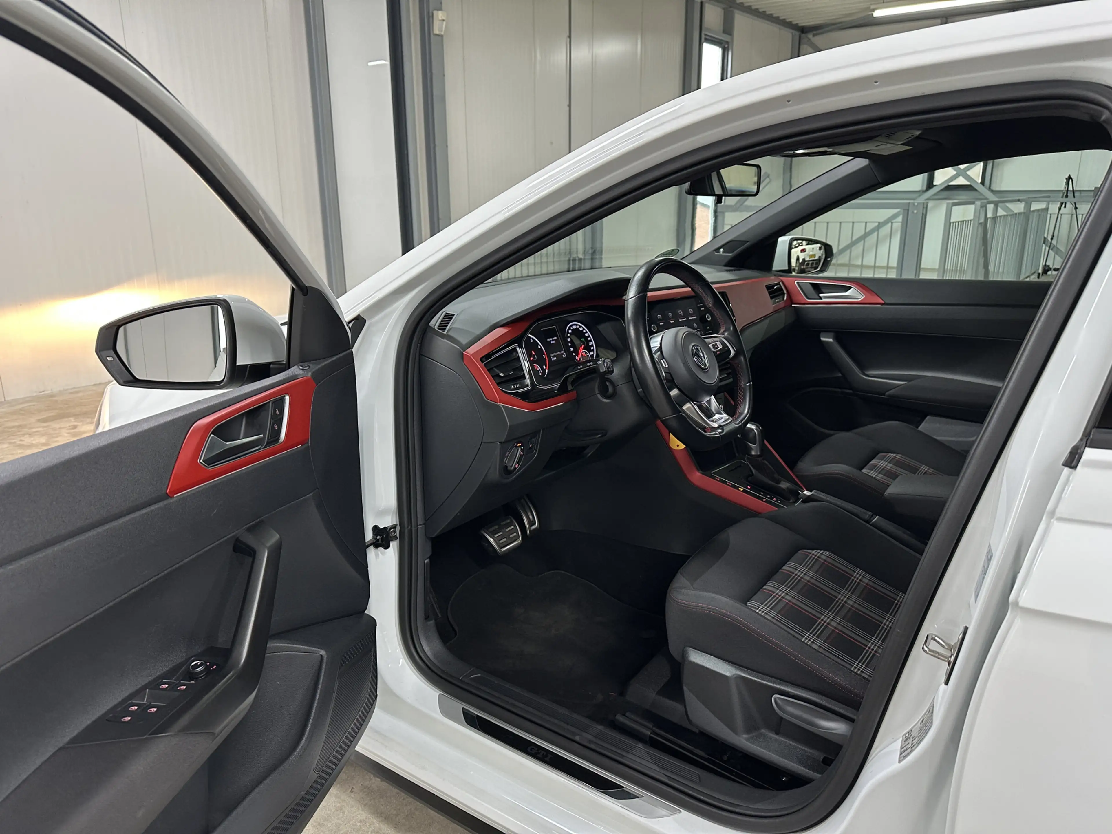 Volkswagen Polo GTI 2.0 TSI 200pk | BeatsAudio | Stoelverwarming | Gro — photo 22