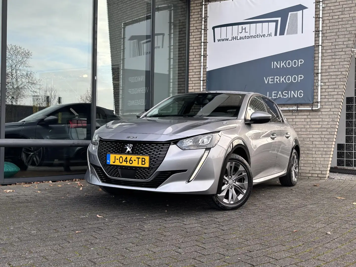 Peugeot e-208 EV Allure 50 kWh*3FASE*CRUISE*ECC*CARPLAY*CAM* Grau - 1