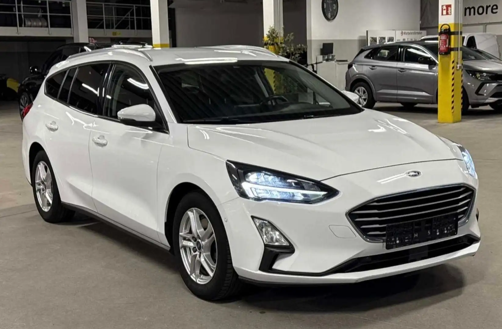 Ford Focus Ford Focus 1.5 EcoBlue Cool&Connect Weiß - 1