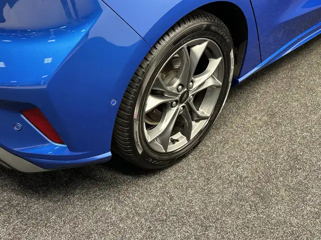 Ford Focus view 10