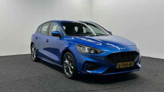 Ford Focus view 3
