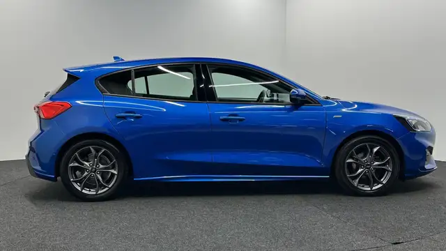 Ford Focus view 9