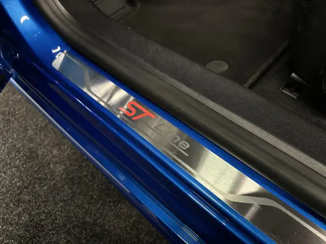 Ford Focus view 17