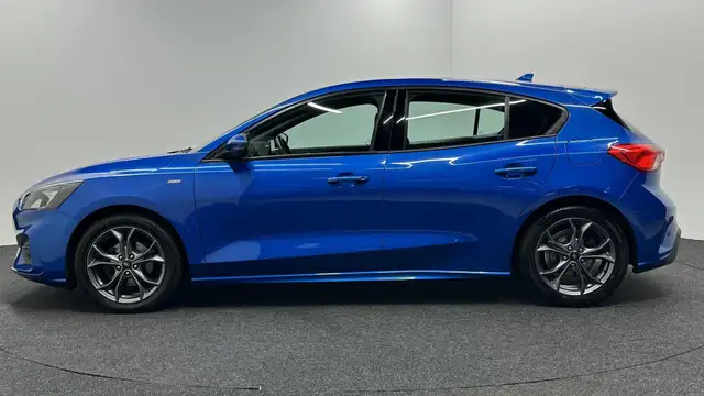 Ford Focus view 8
