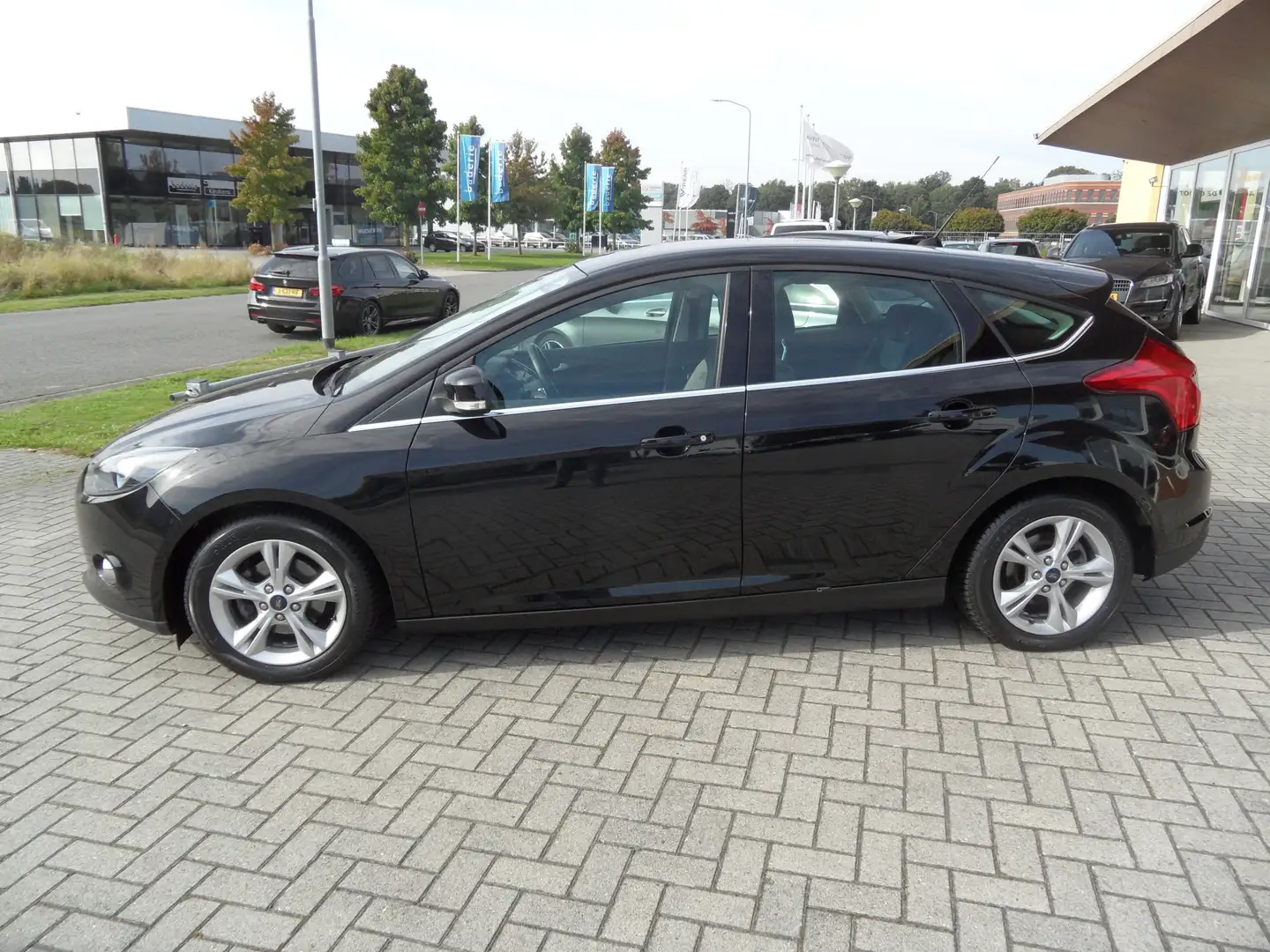 Ford Focus 1.0 EcoBoost Titanium Zwart - 2