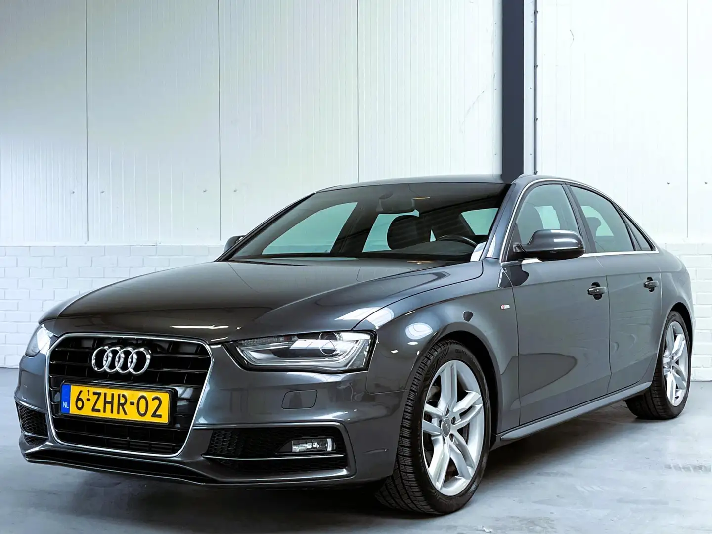 Audi A4 Limousine 1.8 TFSI S-Line Sport Edition Org NL Gris - 2
