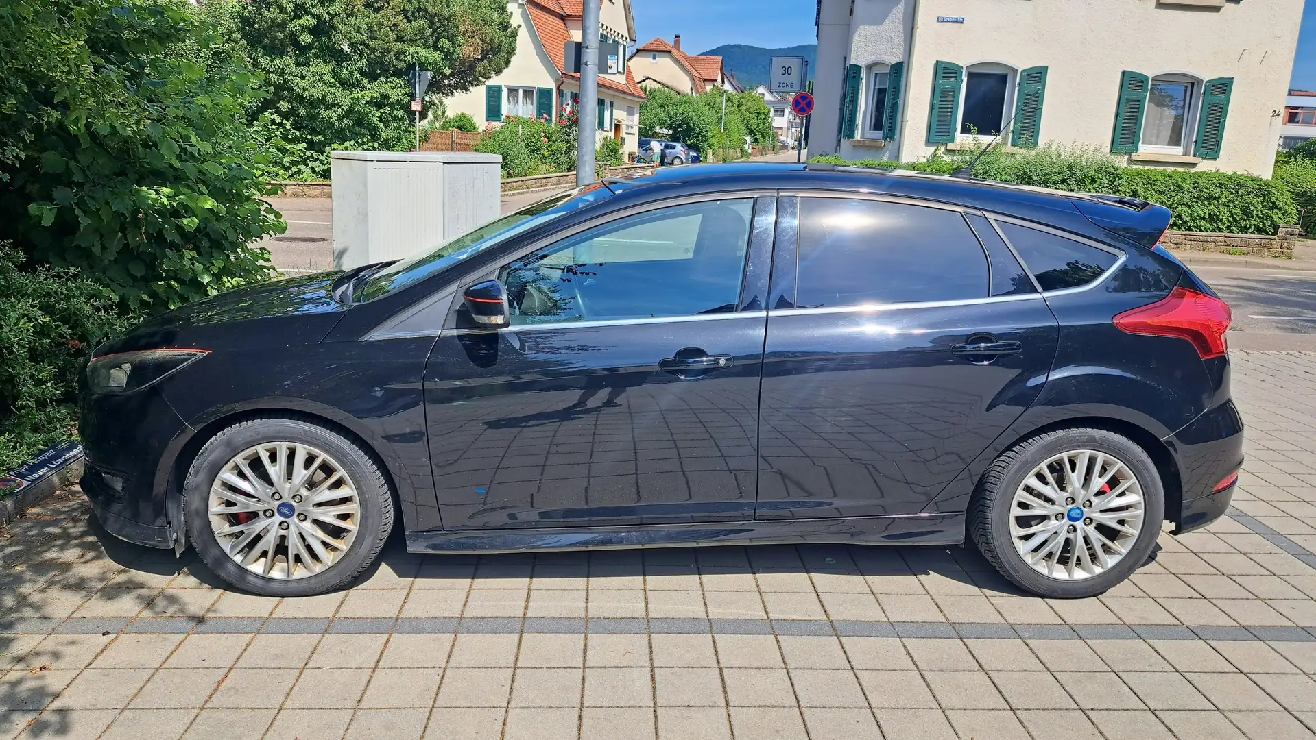 Ford Focus Focus 2.0 TDCi DYB Start-Stopp-System Sport Schwarz - 1