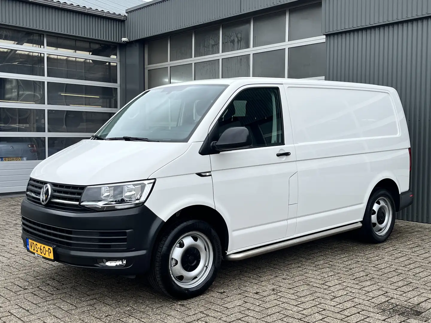 Volkswagen T6 Transporter 2.0 TSI L1H1 Benzine Airco Cruise controle Navigat Wit - 2