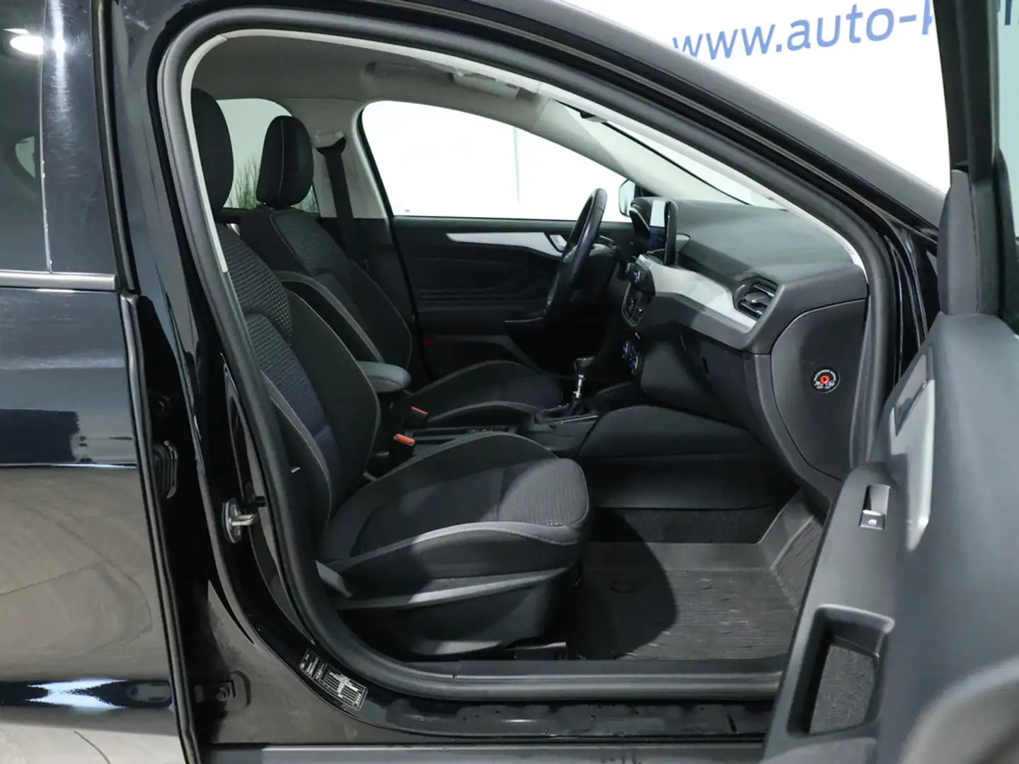 Ford Focus Cool&Connect 1.5l EcoBoost +PDC+TEMPOMA Schwarz - 2