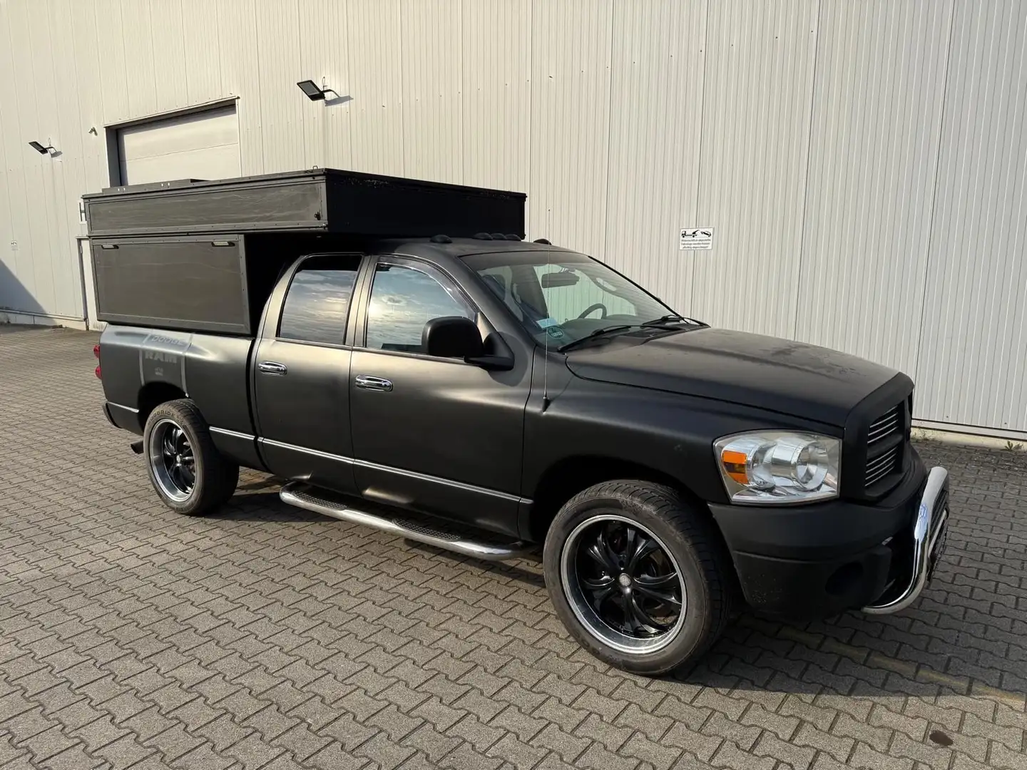 Dodge RAM 5,7 Hemi 4x4 Wohnmobil Quadcab LPG GAS Schwarz - 2