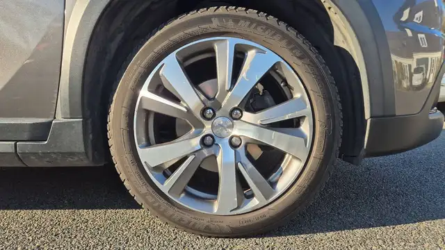 Peugeot 2008 view 17