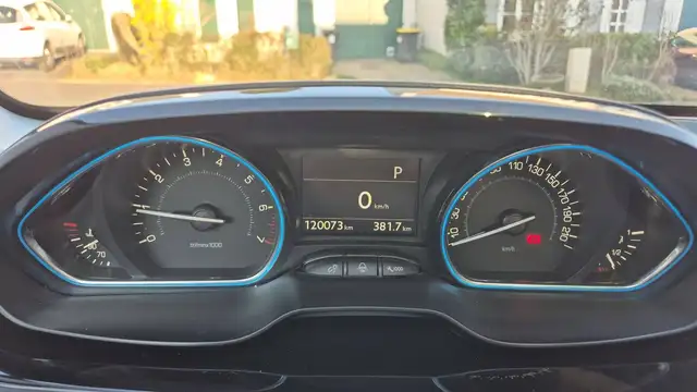 Peugeot 2008 view 12