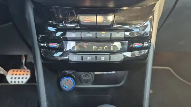 Peugeot 2008 view 13