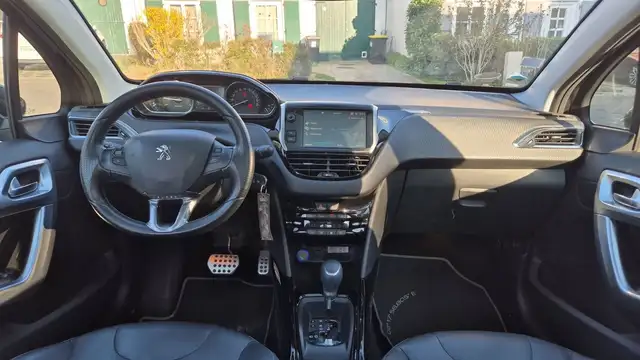Peugeot 2008 view 11