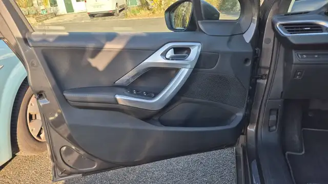 Peugeot 2008 view 7
