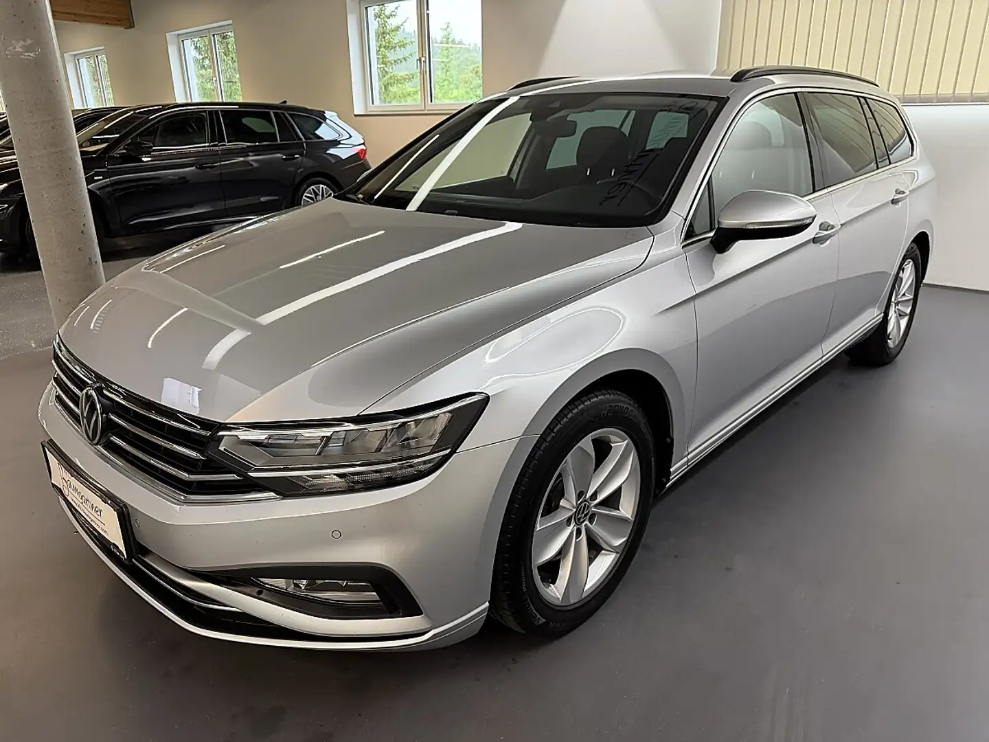 Volkswagen Passat Variant 2,0TDI DSG 4Motion *LED*NAVI*ACC*Sitzheizung*Ge... Silber - 2