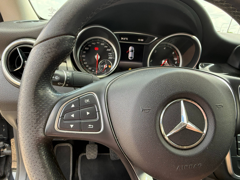 Mercedes-Benz CLA 180 CLA 180 d / Capteurs avant et arrière / — photo 14