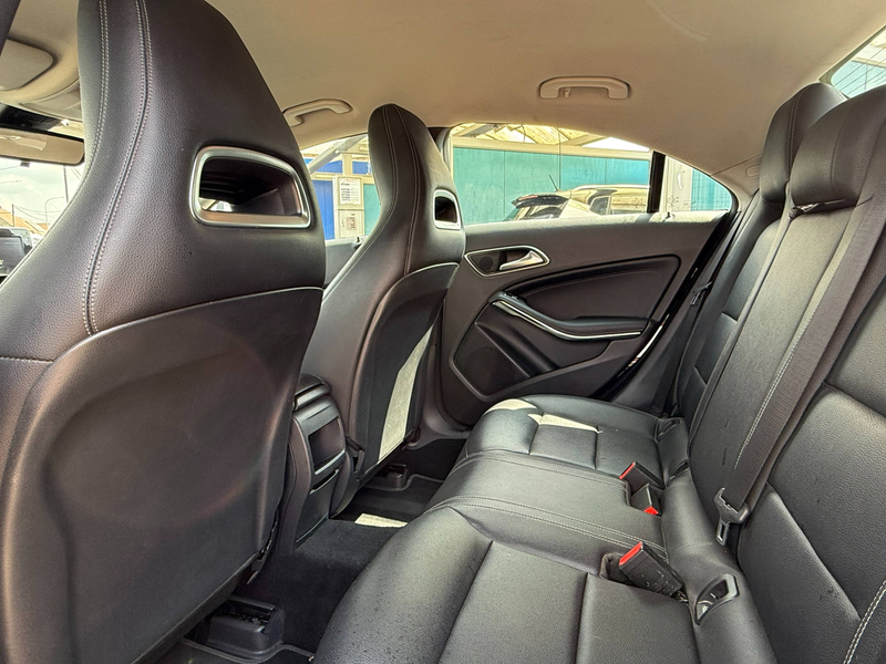 Mercedes-Benz CLA 180 CLA 180 d / Capteurs avant et arrière / — photo 7