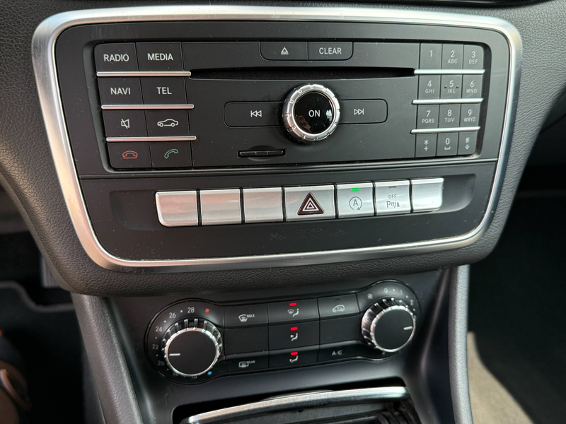 Mercedes-Benz CLA 180 CLA 180 d / Capteurs avant et arrière / — photo 13
