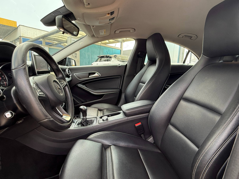 Mercedes-Benz CLA 180 CLA 180 d / Capteurs avant et arrière / — photo 6