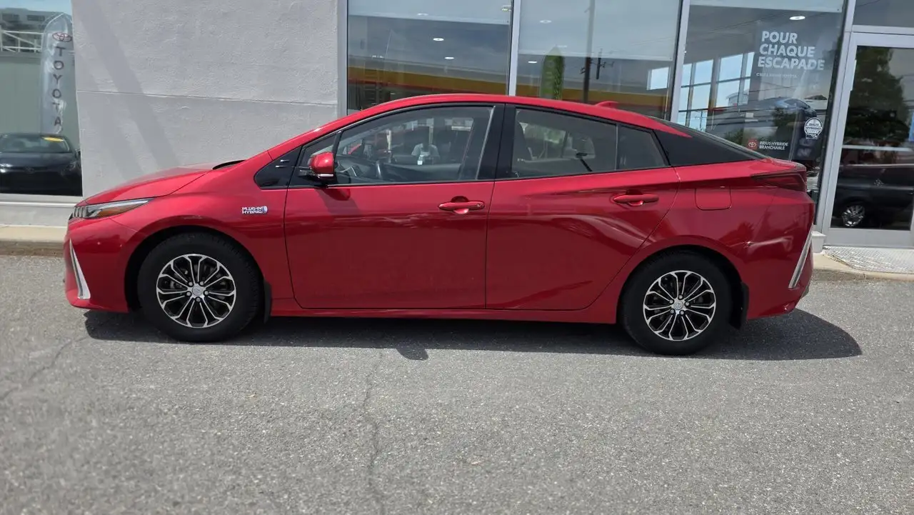 Toyota Prius Prime снимка Toyota Prius Prime