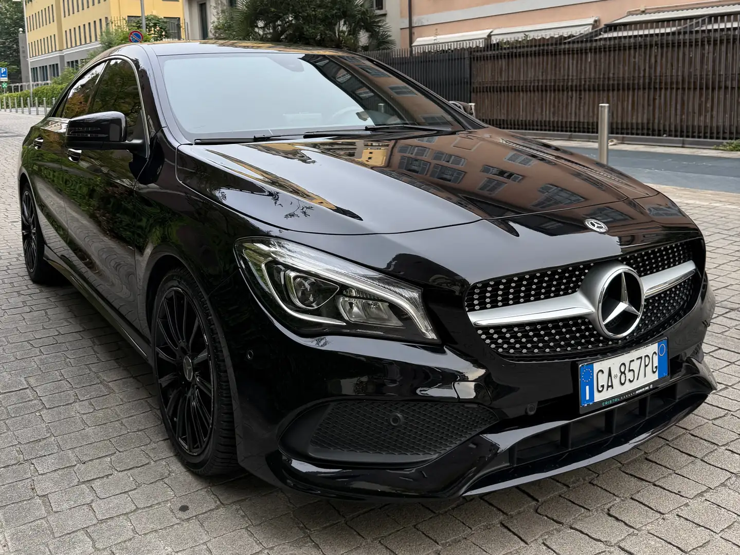 Mercedes-Benz CLA 200 Mercedes CLA 200 d AMG Nero - 2