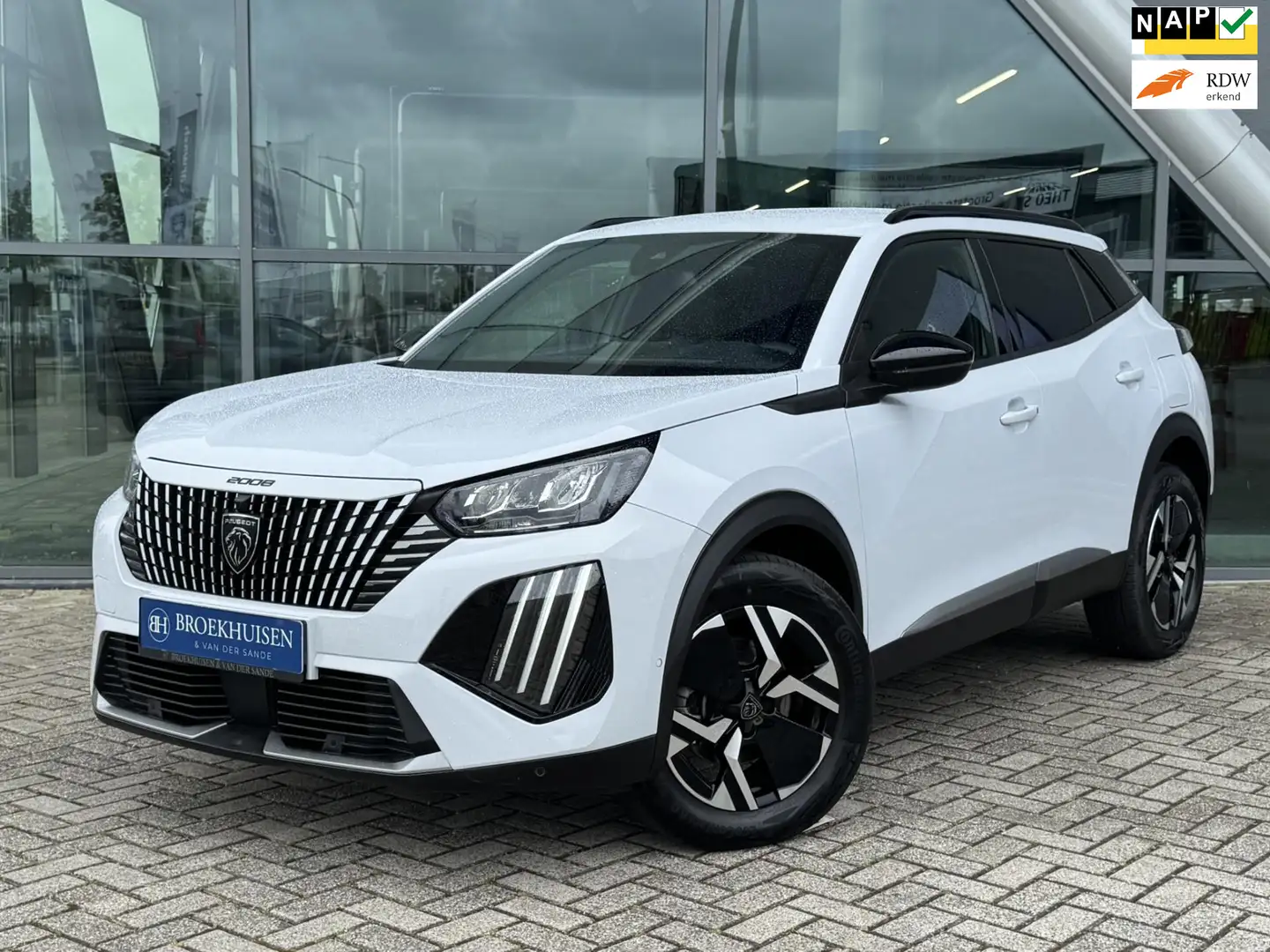Peugeot 2008 1.2 Hybrid 136pk Allure Automaat / 360 Camera / Vi Blanc - 1