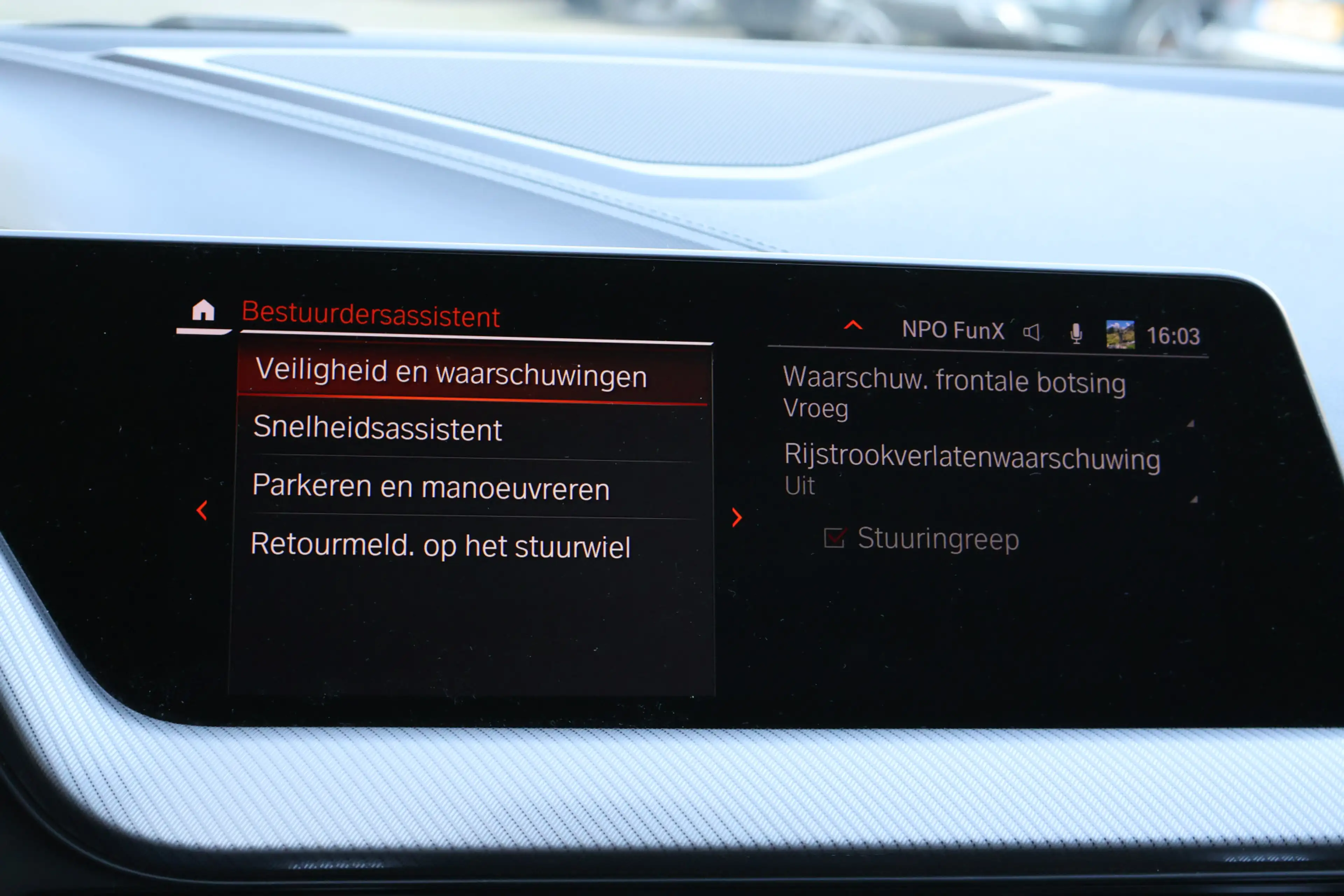 BMW 118 1-serie 118i High Executive M-Edition | M-Pakket | — photo 17