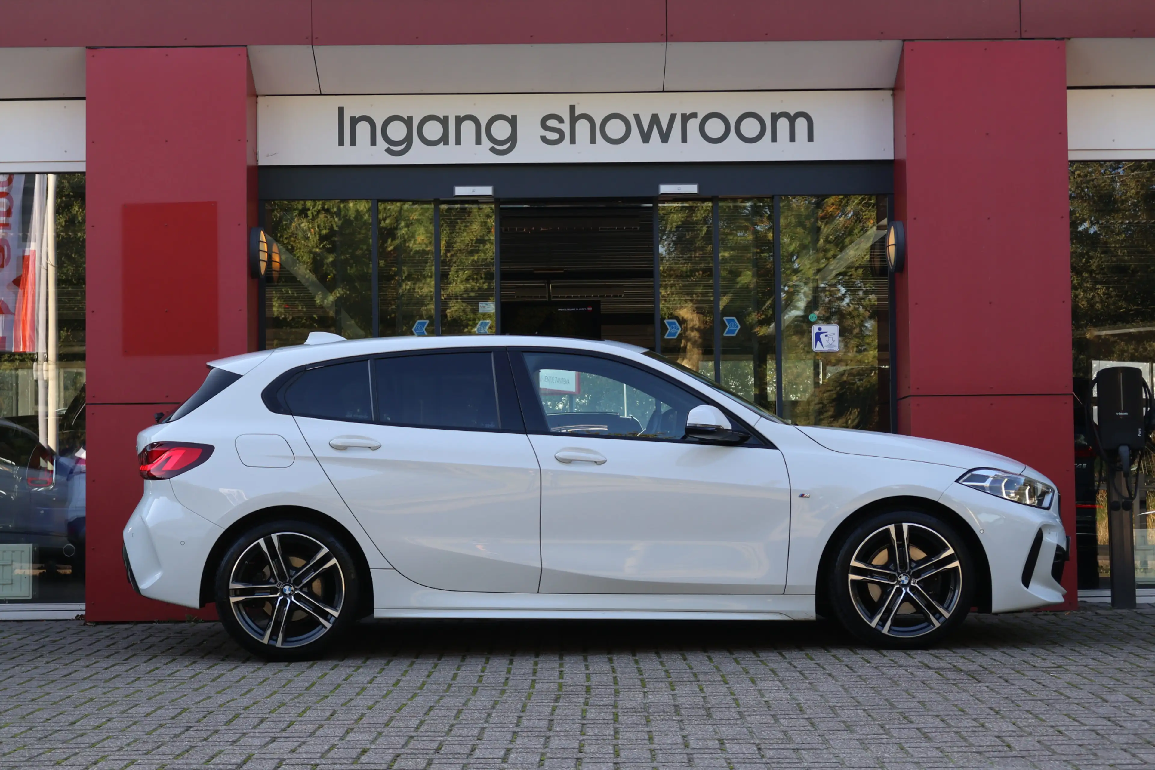 BMW 118 1-serie 118i High Executive M-Edition | M-Pakket | — photo 3