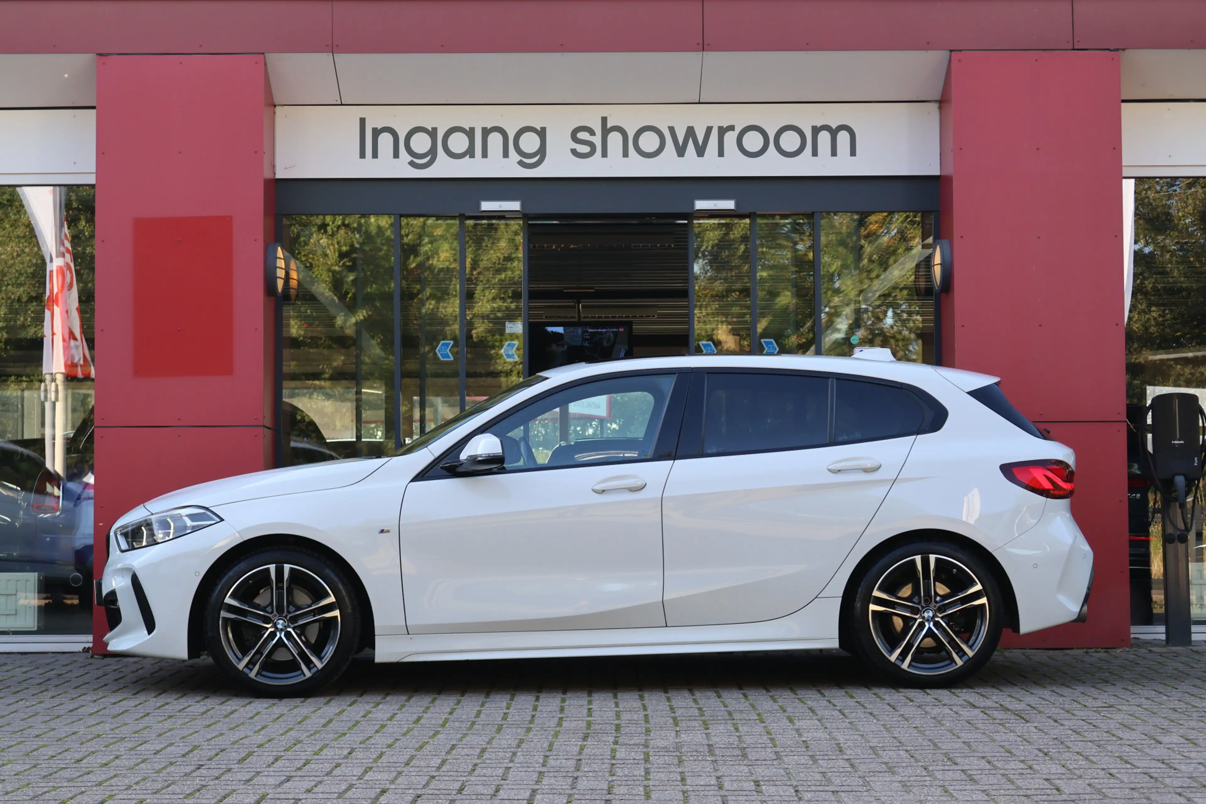 BMW 118 1-serie 118i High Executive M-Edition | M-Pakket | — photo 2
