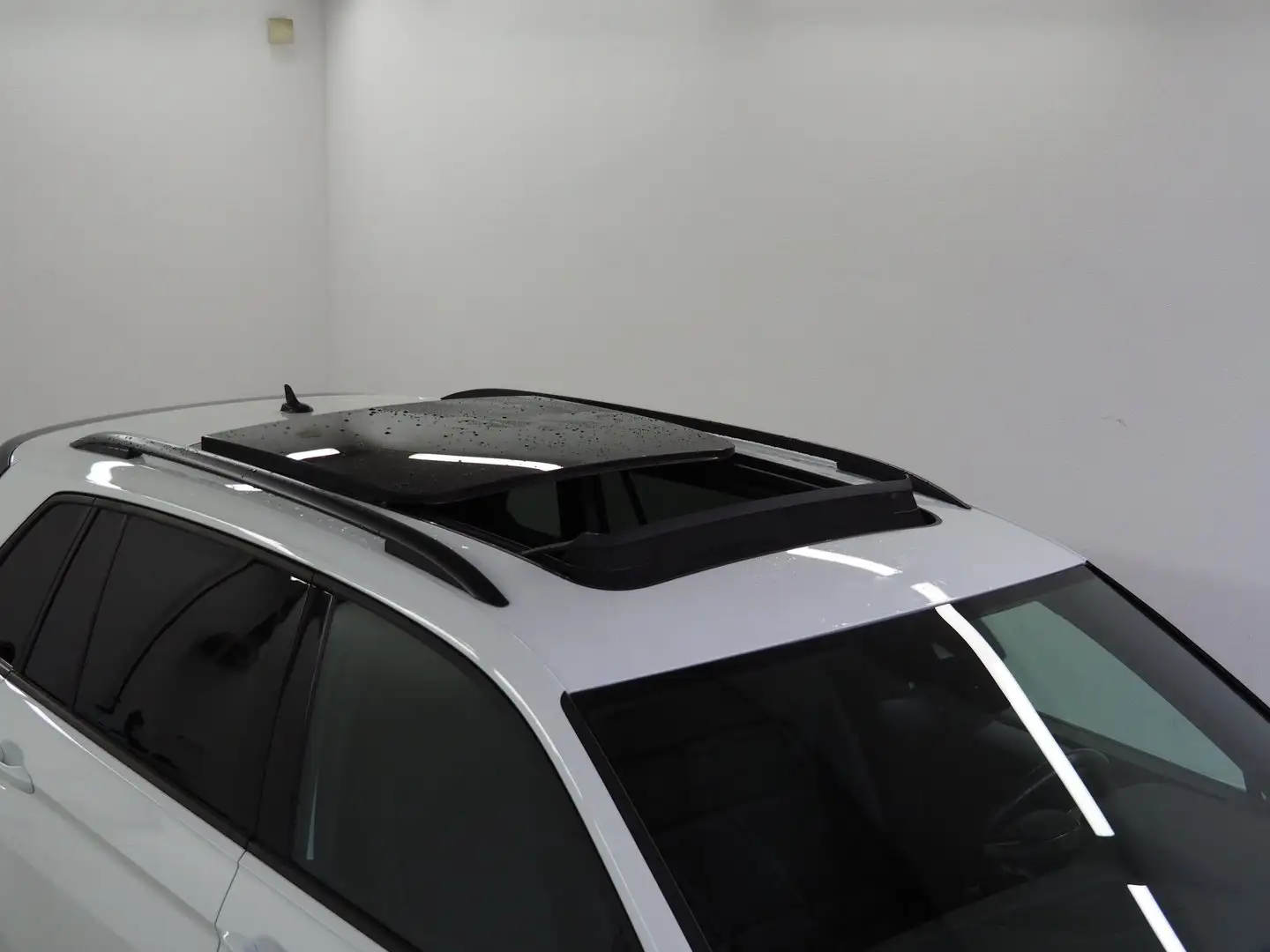 Volkswagen Tiguan Sky TDI SCR 4MOTION DSG Weiß - 2