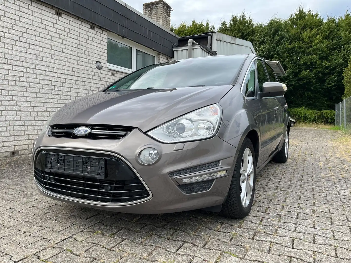 Ford S-Max S-MAX Titanium/ Automatik/Leder/DVD/Pano/7 Sitze Maro - 1