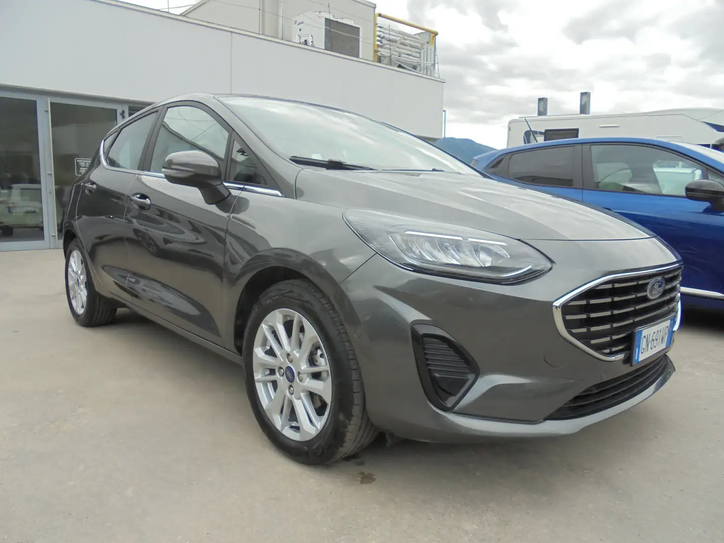 Ford Fiesta 5p 1.1 Titanium Gris - 1