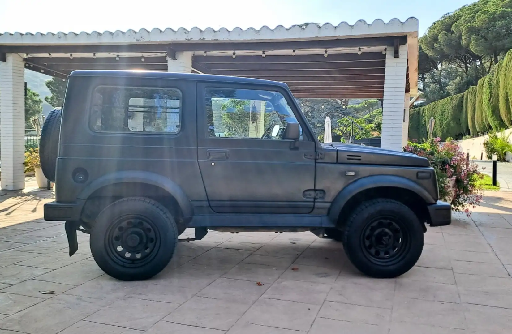 Suzuki Samurai 1.0 JHT Techo Duro Negro - 2