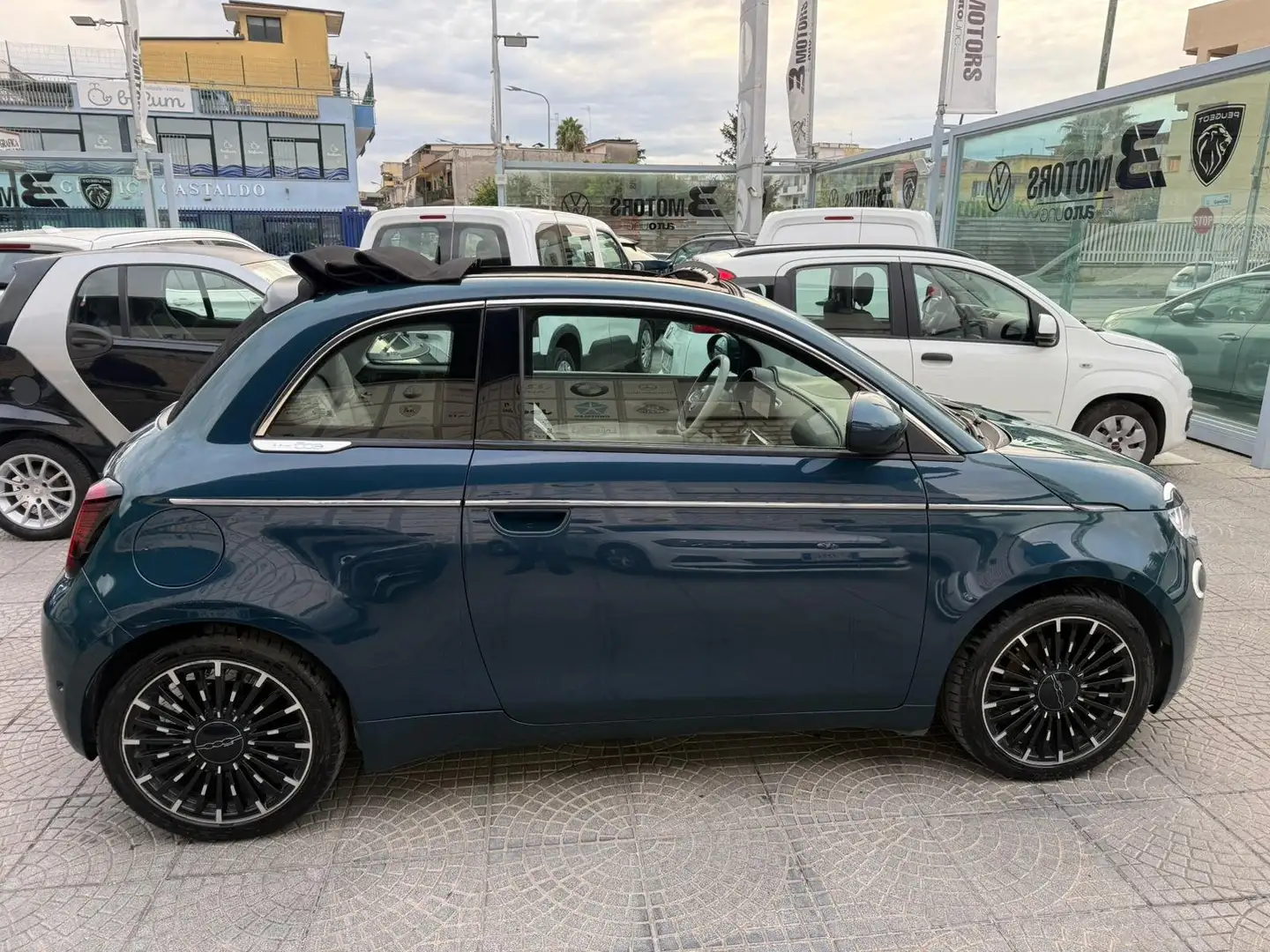 Fiat 500e 500 IV 2020 Cabrio Cabrio 42 kWh La Prima Blu/Azzurro - 2