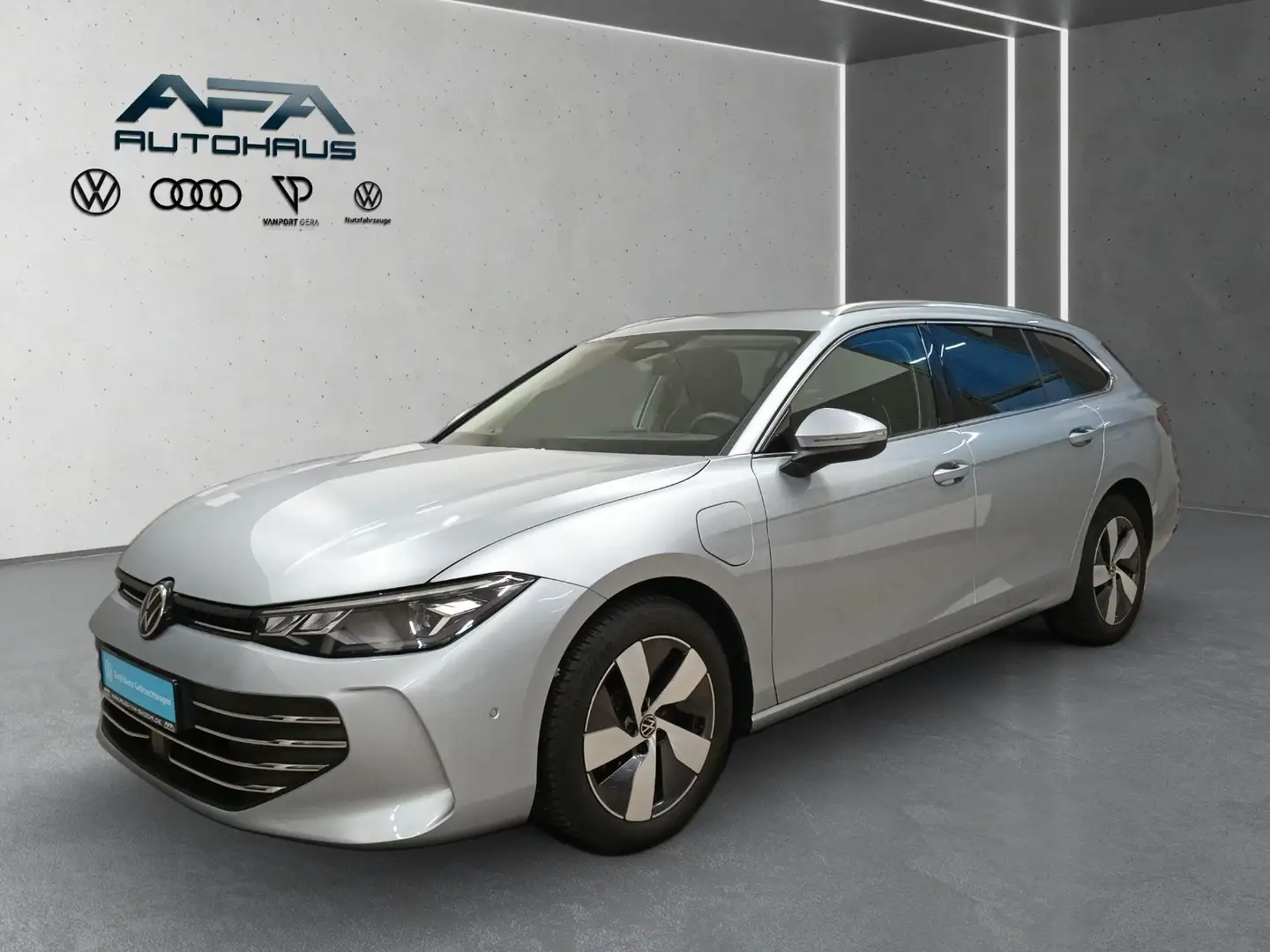 Volkswagen Passat Variant 1.5 eHybrid DSG AHK*LED*NAV*ACC Silber - 2