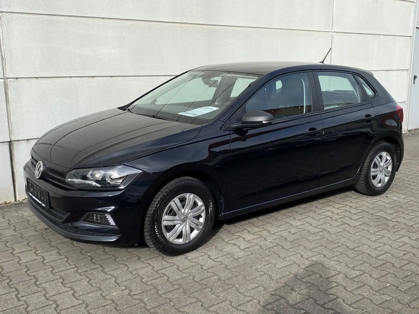 Volkswagen Polo 1.0 Trendline 1.Hand Navi Tmat CarPlay AndAuto PDC Noir - 2